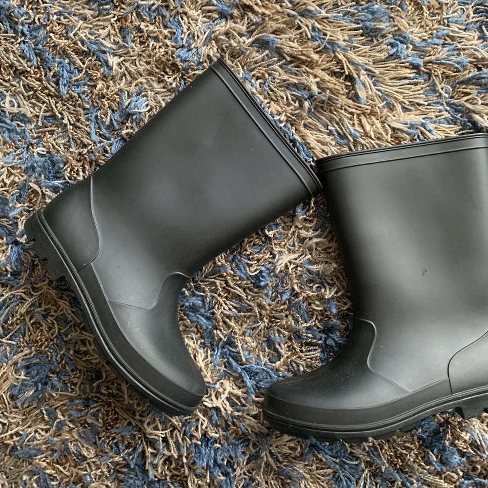 Black Rain Boots